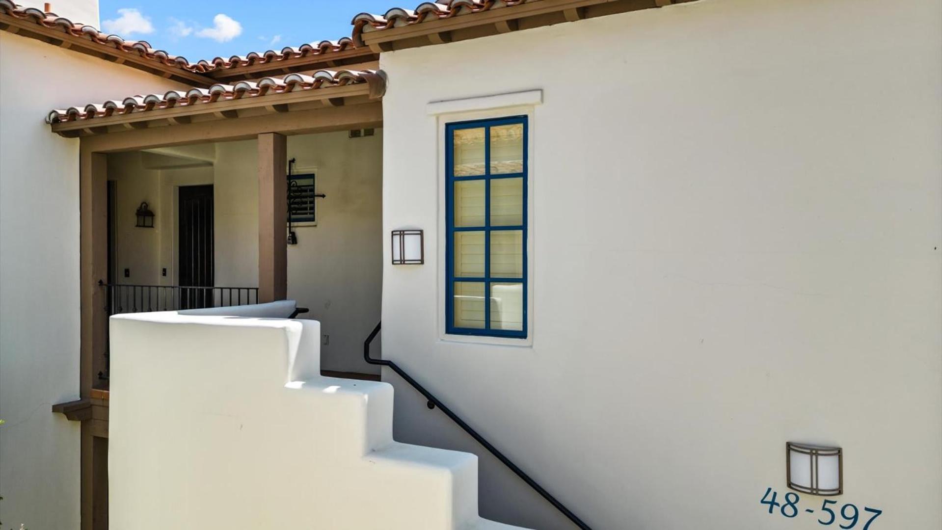 LV212 Freshly Furnished Upstairs 2 Bedroom Villa view 2