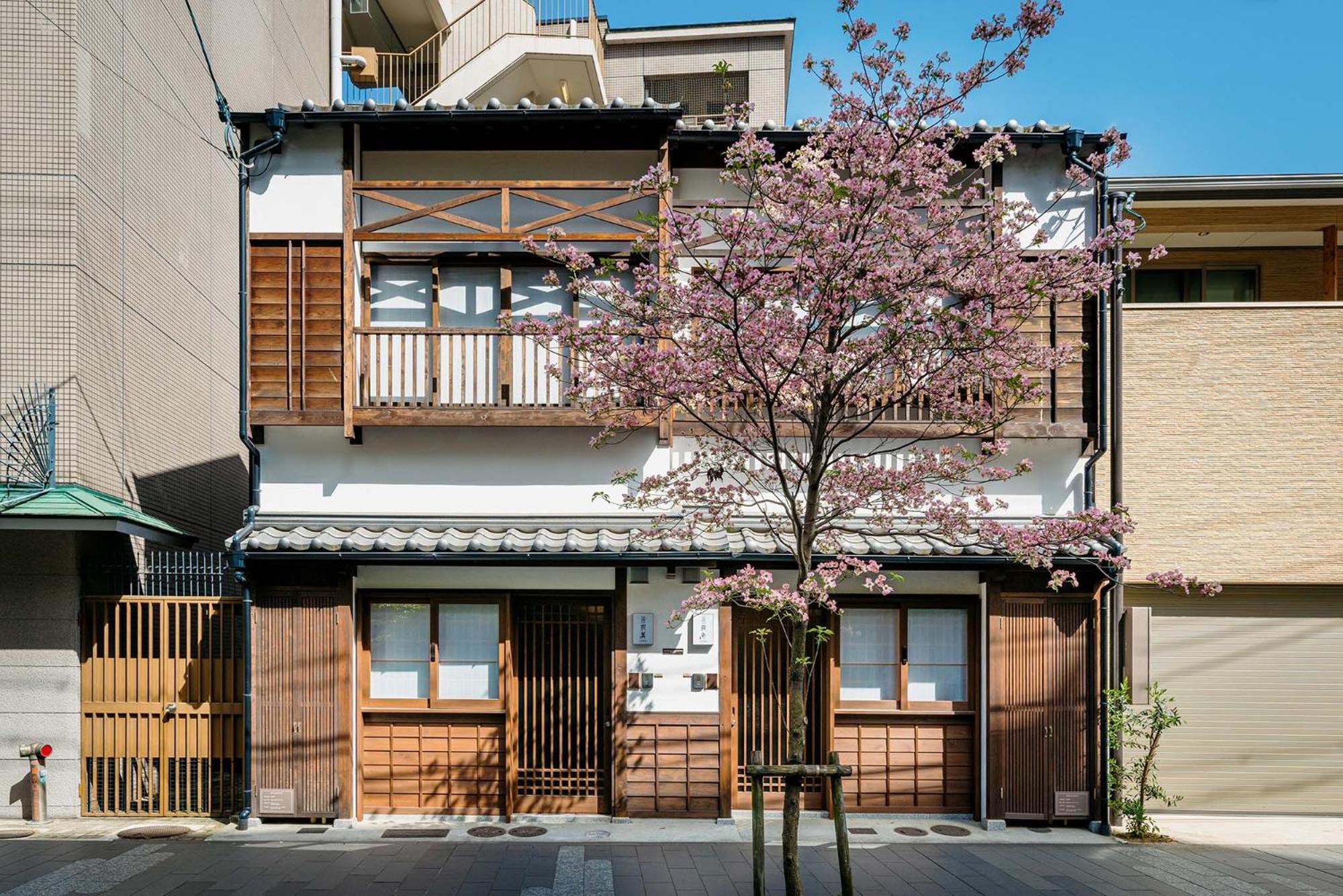 Hanagoromo Machiya House view 3