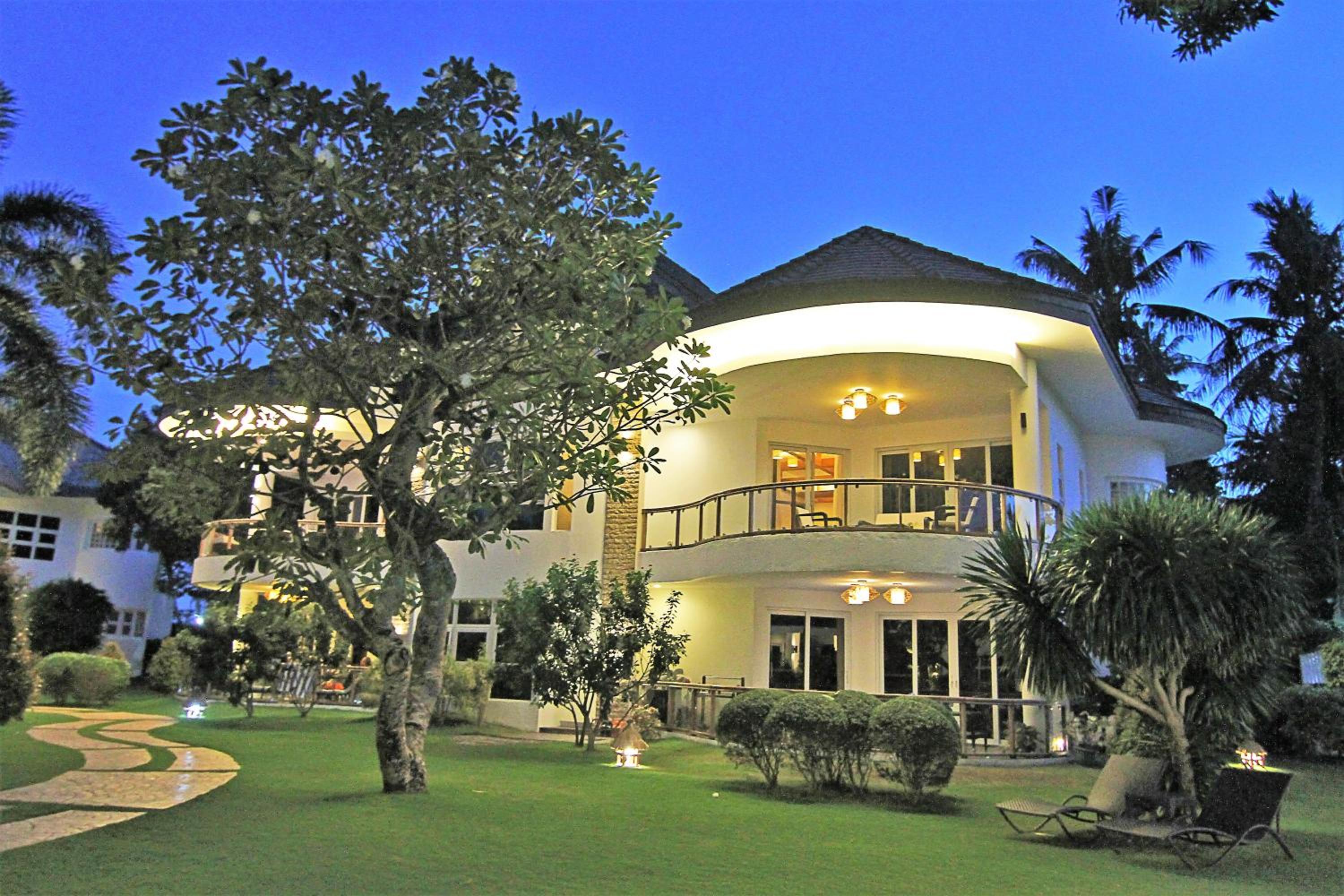 Vida Homes Condo Resort