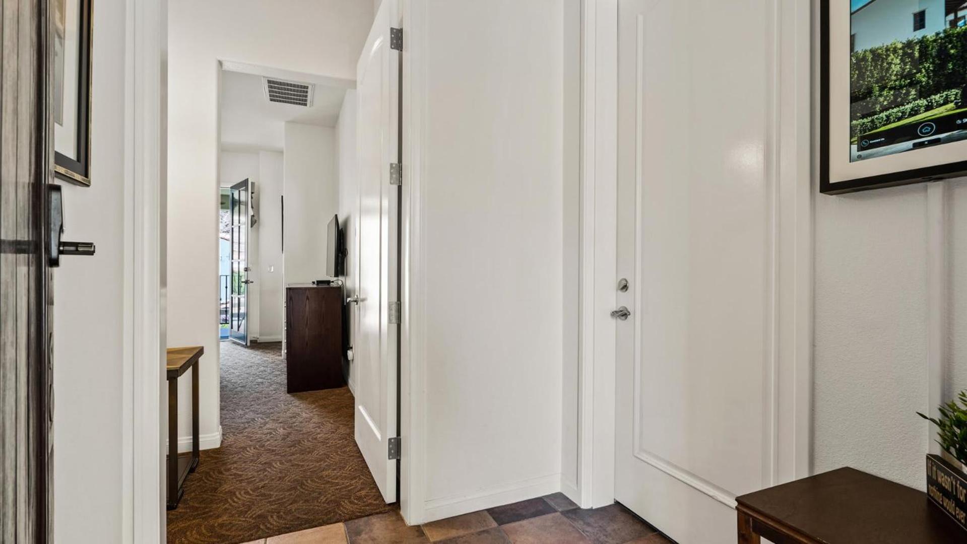 LV025 Airy Upstairs Studio with Mountain Views view 4