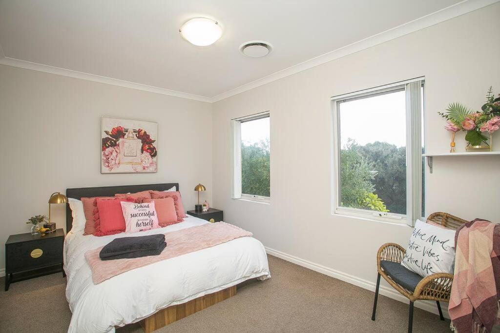 2 Luxury Canal Holiday Homes - Sleep 28