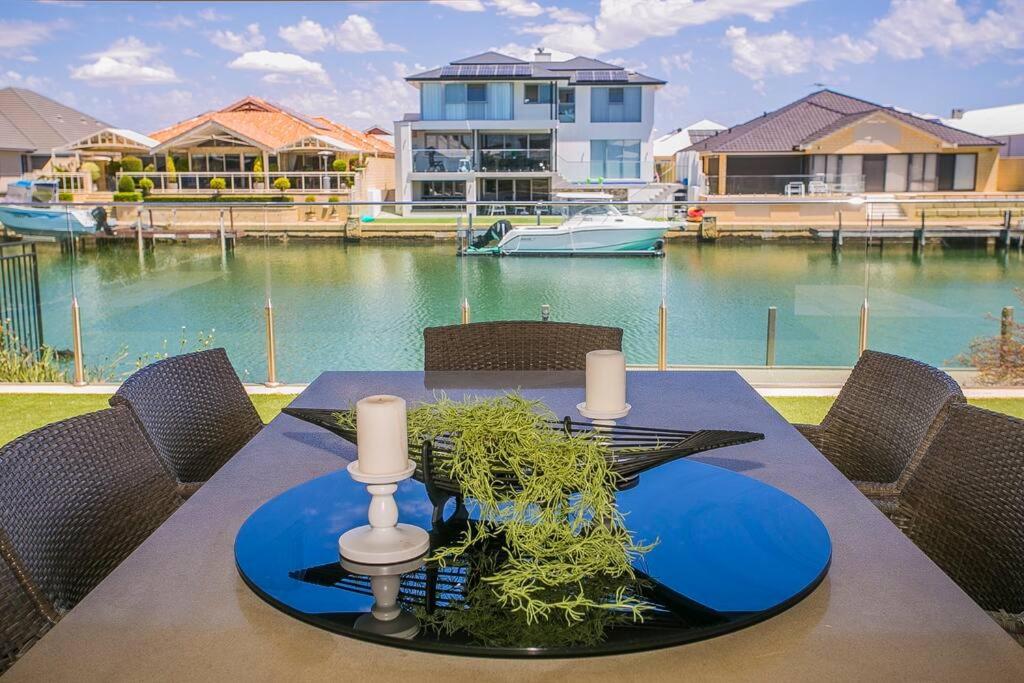 2 Luxury Canal Holiday Homes - Sleep 28