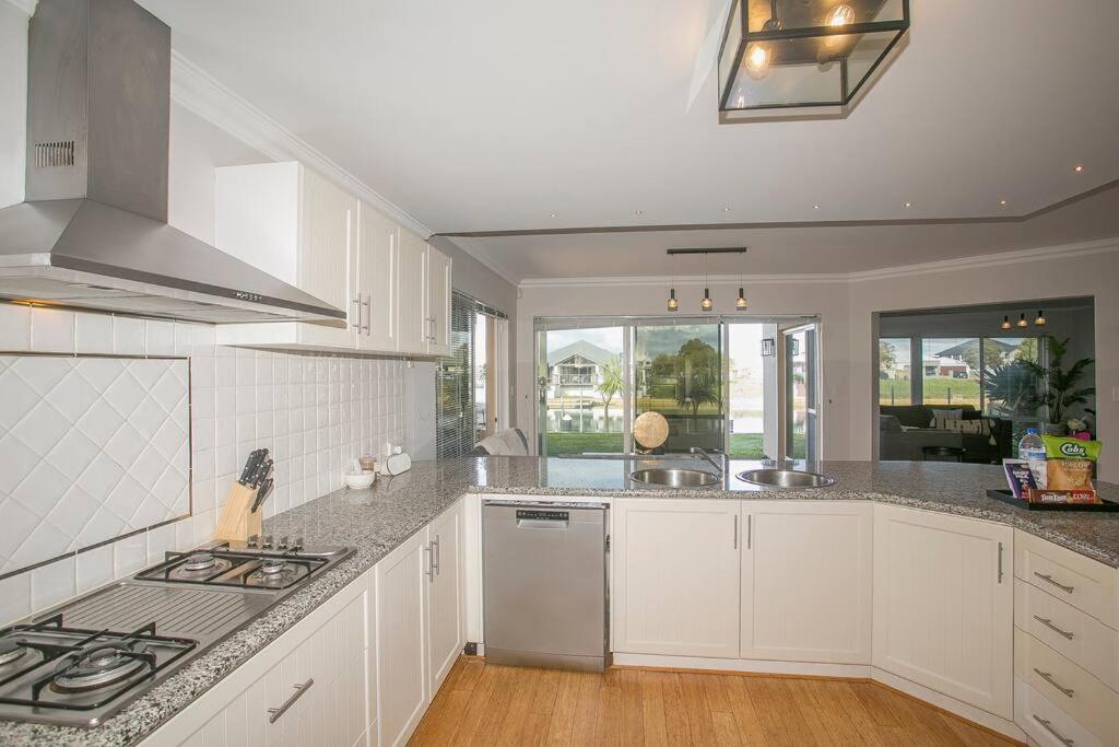 2 Luxury Canal Holiday Homes - Sleep 28