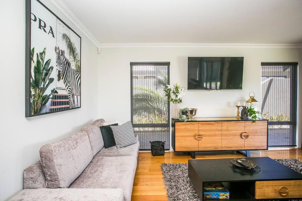 2 Luxury Canal Holiday Homes - Sleep 28