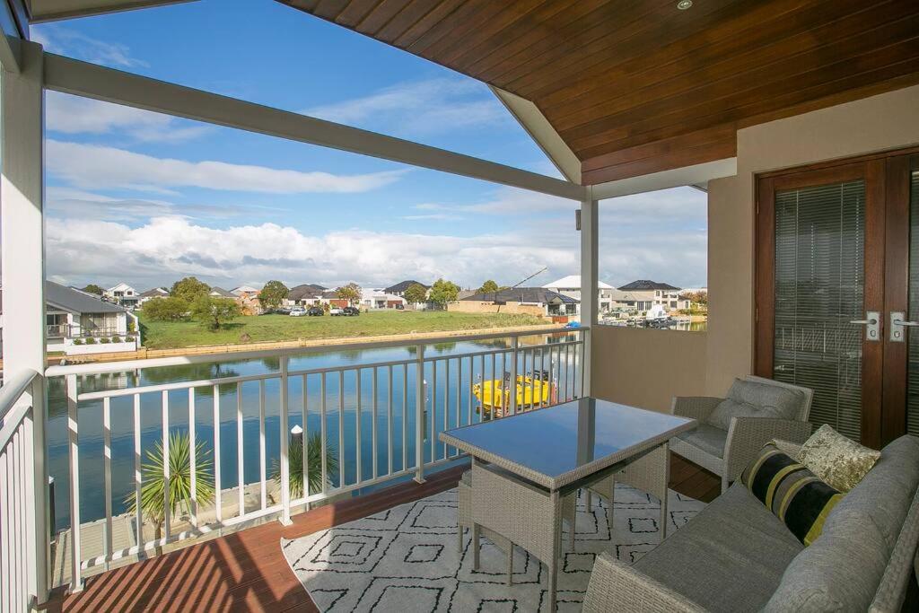 2 Luxury Canal Holiday Homes - Sleep 28