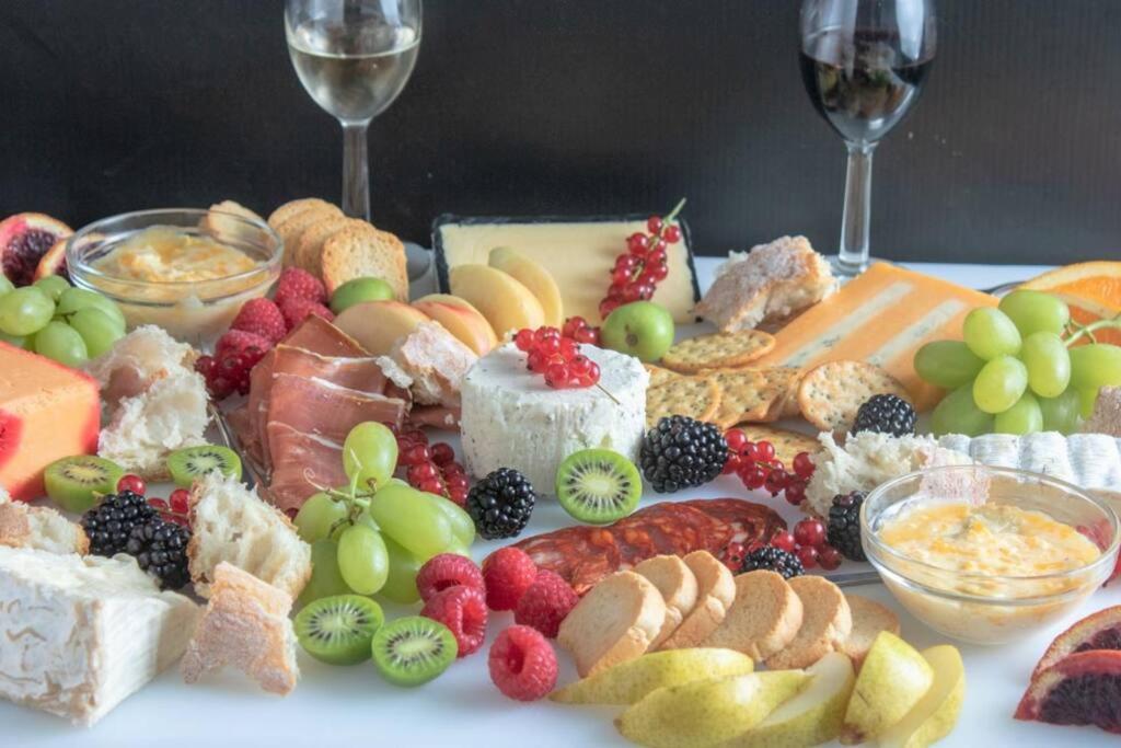2 Luxury Canal Holiday Homes - Sleep 28