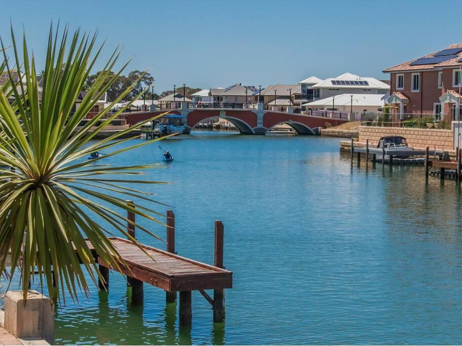 2 Luxury Canal Holiday Homes - Sleep 28