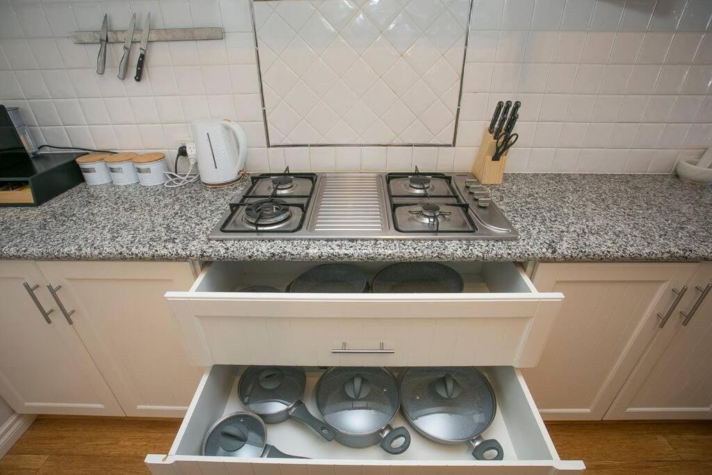 2 Luxury Canal Holiday Homes - Sleep 28