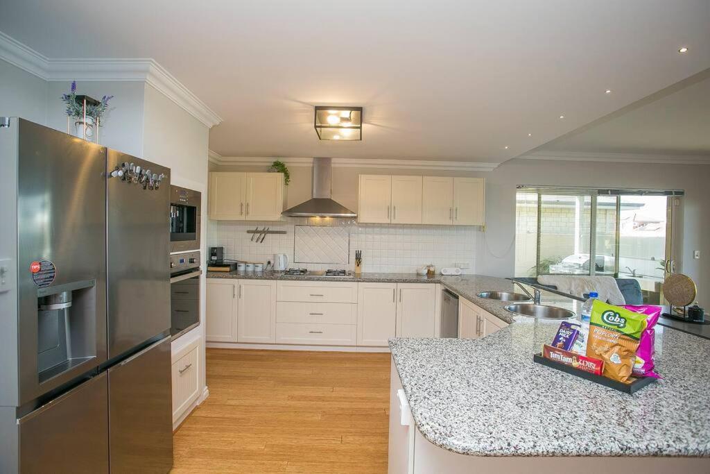 2 Luxury Canal Holiday Homes - Sleep 28