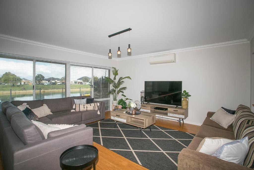2 Luxury Canal Holiday Homes - Sleep 28