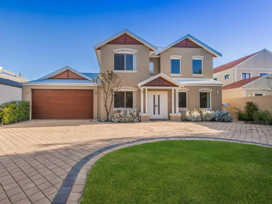 2 Luxury Canal Holiday Homes - Sleep 28