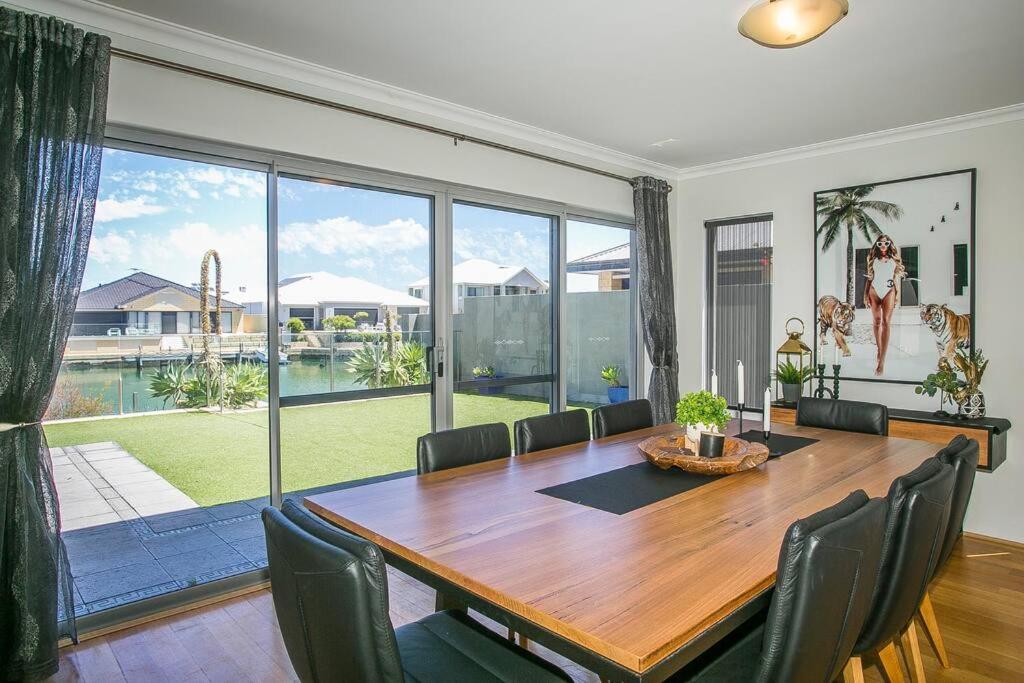 2 Luxury Canal Holiday Homes - Sleep 28