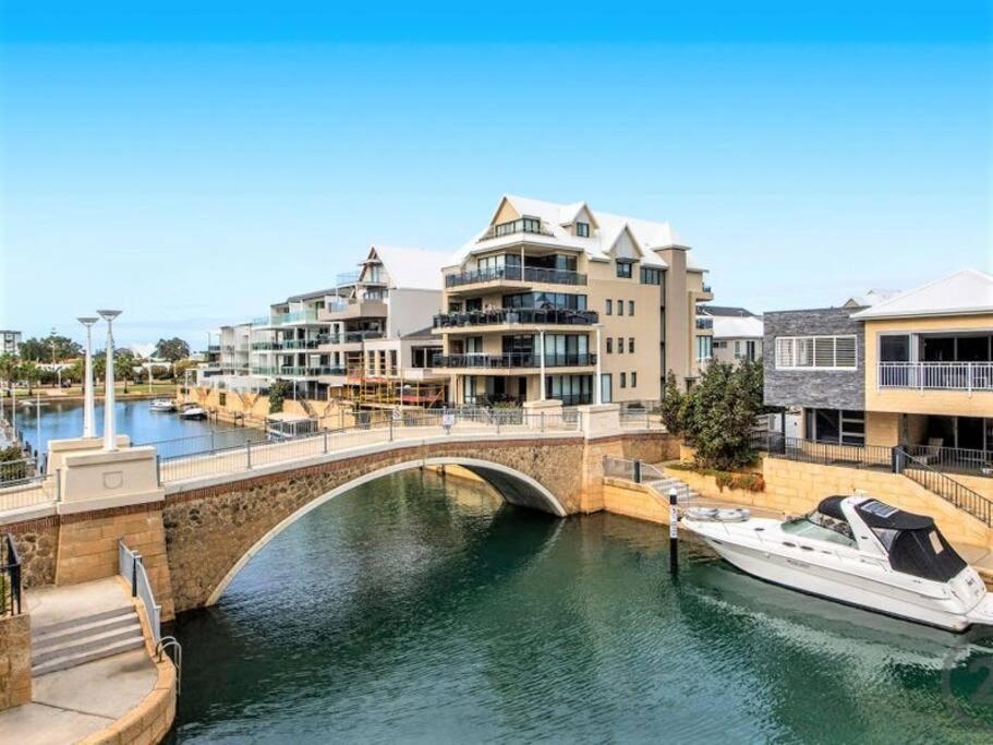 2 Luxury Canal Holiday Homes - Sleep 28