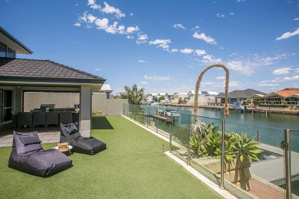2 Luxury Canal Holiday Homes - Sleep 28