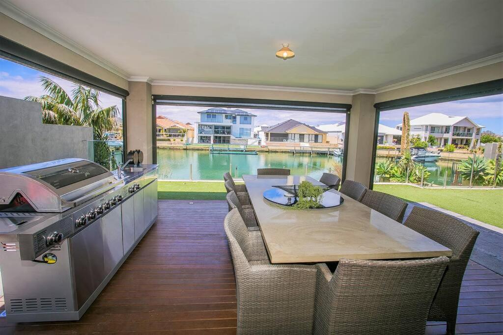 2 Luxury Canal Holiday Homes - Sleep 28