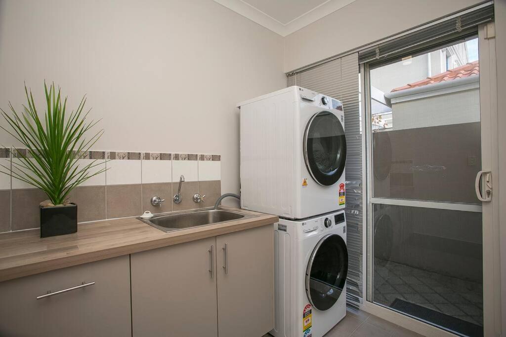 2 Luxury Canal Holiday Homes - Sleep 28