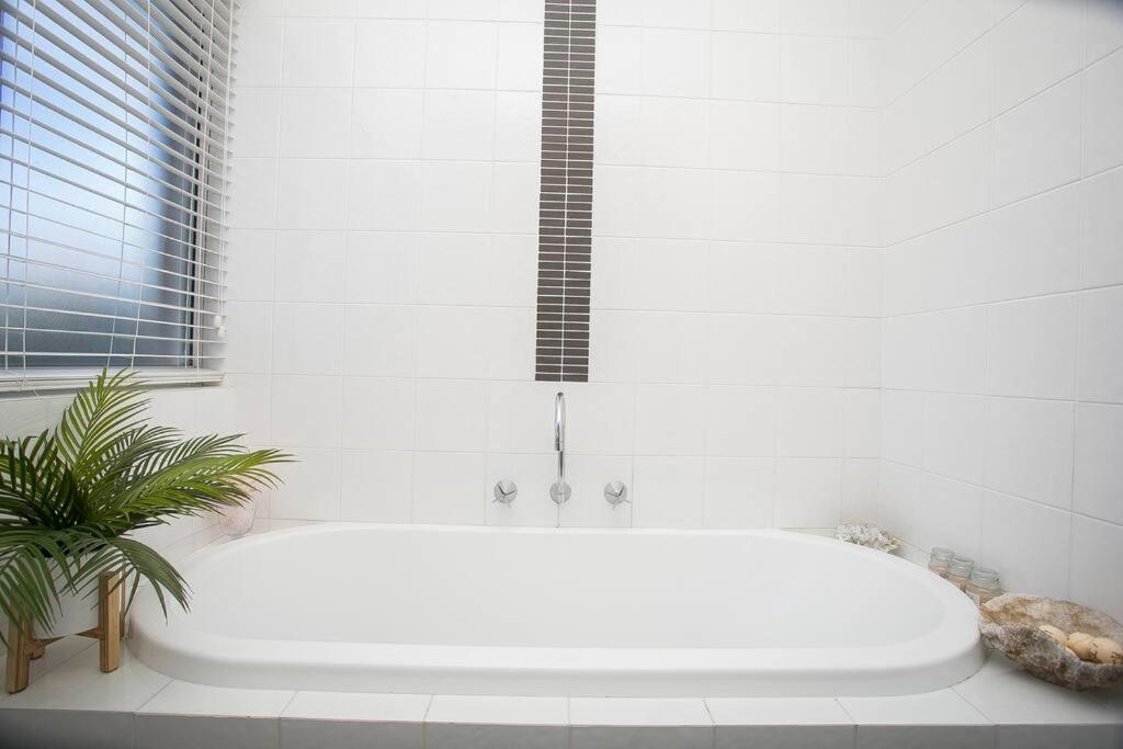 2 Luxury Canal Holiday Homes - Sleep 28