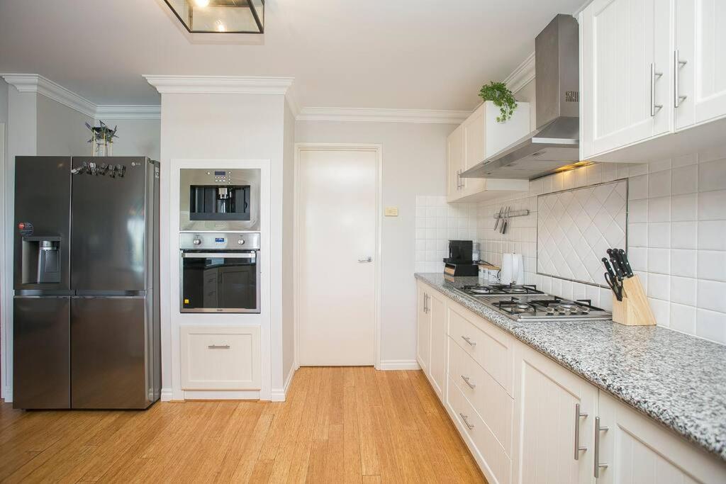 2 Luxury Canal Holiday Homes - Sleep 28