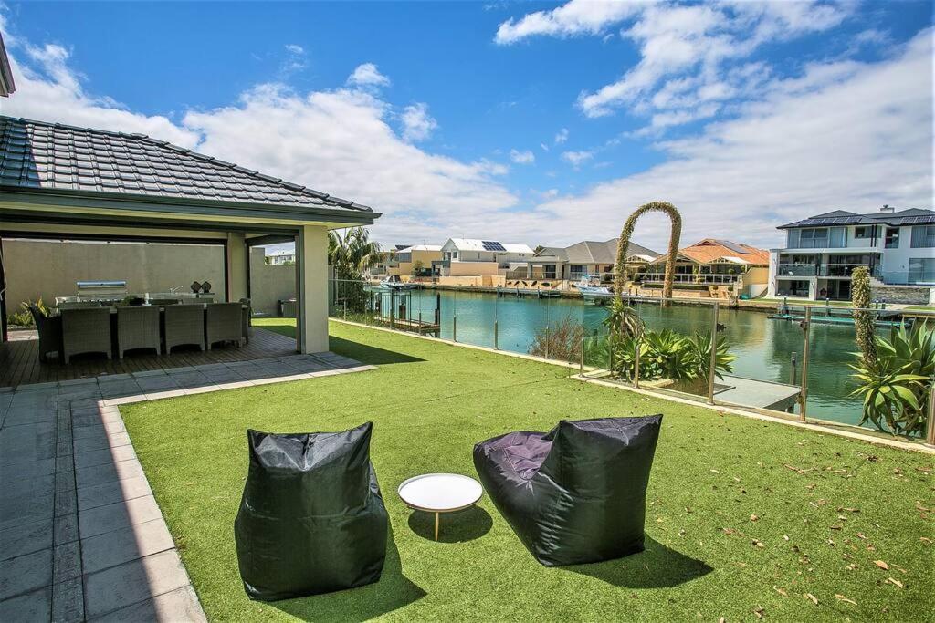 2 Luxury Canal Holiday Homes - Sleep 28