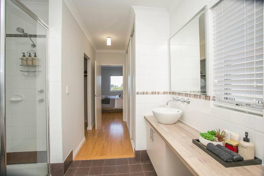 2 Luxury Canal Holiday Homes - Sleep 28