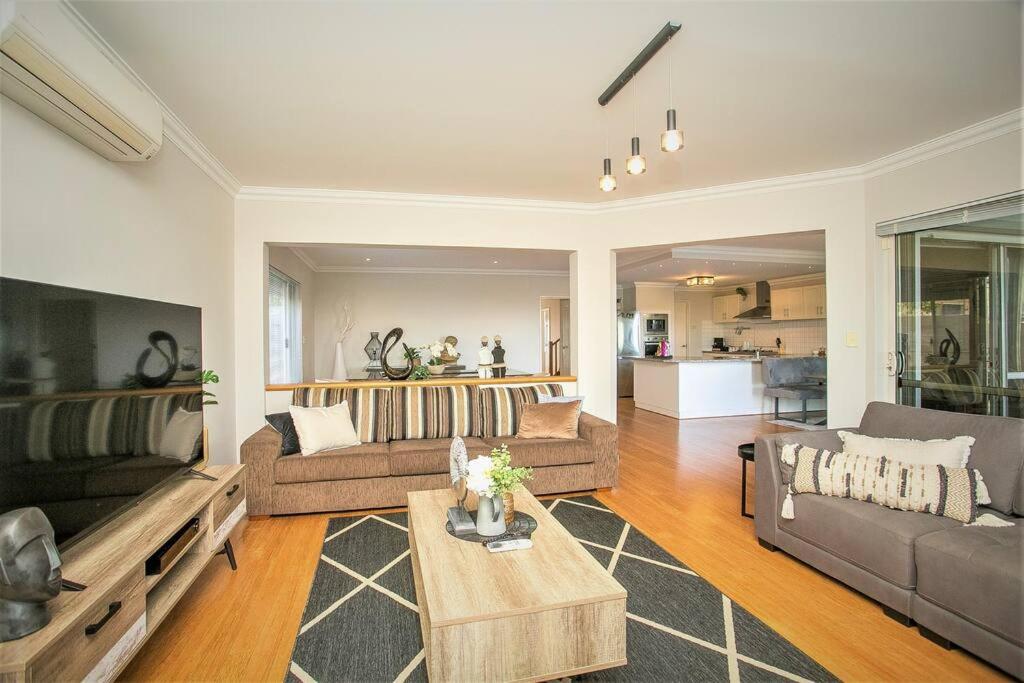 2 Luxury Canal Holiday Homes - Sleep 28