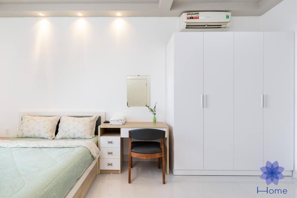 iHome Furnished Apartments in Orchard Garden Building with Free Gym & Pool, Airport Pick-Up Service