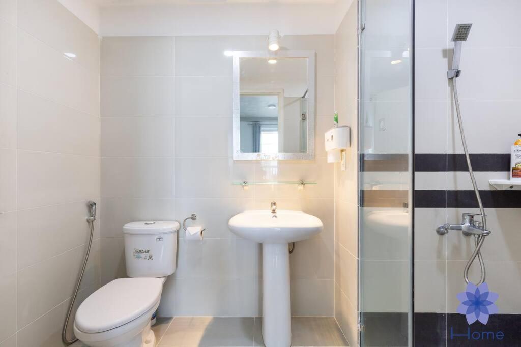 iHome Furnished Apartments in Orchard Garden Building with Free Gym & Pool, Airport Pick-Up Service