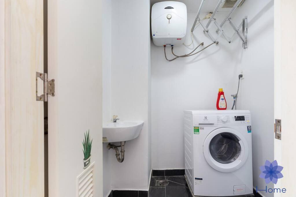 iHome Furnished Apartments in Orchard Garden Building with Free Gym & Pool, Airport Pick-Up Service