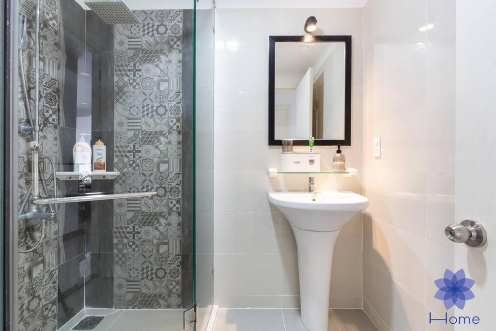 iHome Furnished Apartments in Orchard Garden Building with Free Gym & Pool, Airport Pick-Up Service