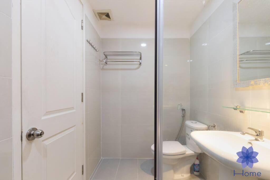 iHome Furnished Apartments in Orchard Garden Building with Free Gym & Pool, Airport Pick-Up Service