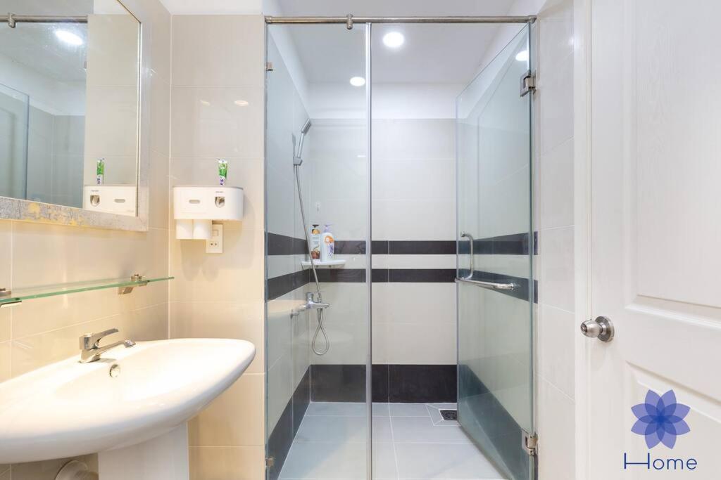 iHome Furnished Apartments in Orchard Garden Building with Free Gym & Pool, Airport Pick-Up Service