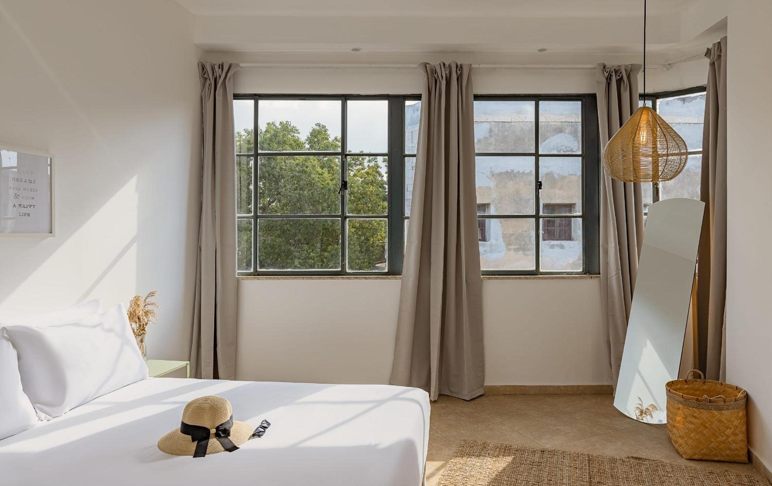 Renovated Historical Roof Top Apt by the Beach view 4