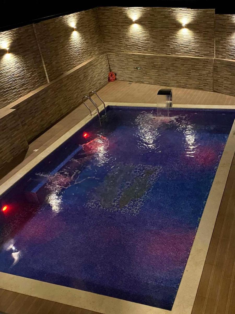 Lux Seky with Pool
