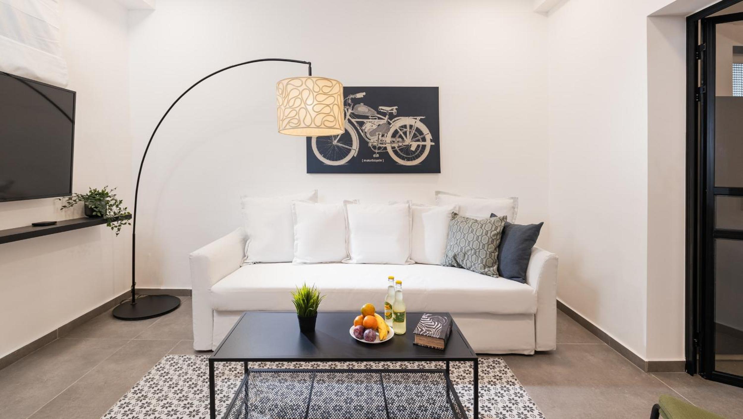 Modern Apt in City Center view 5