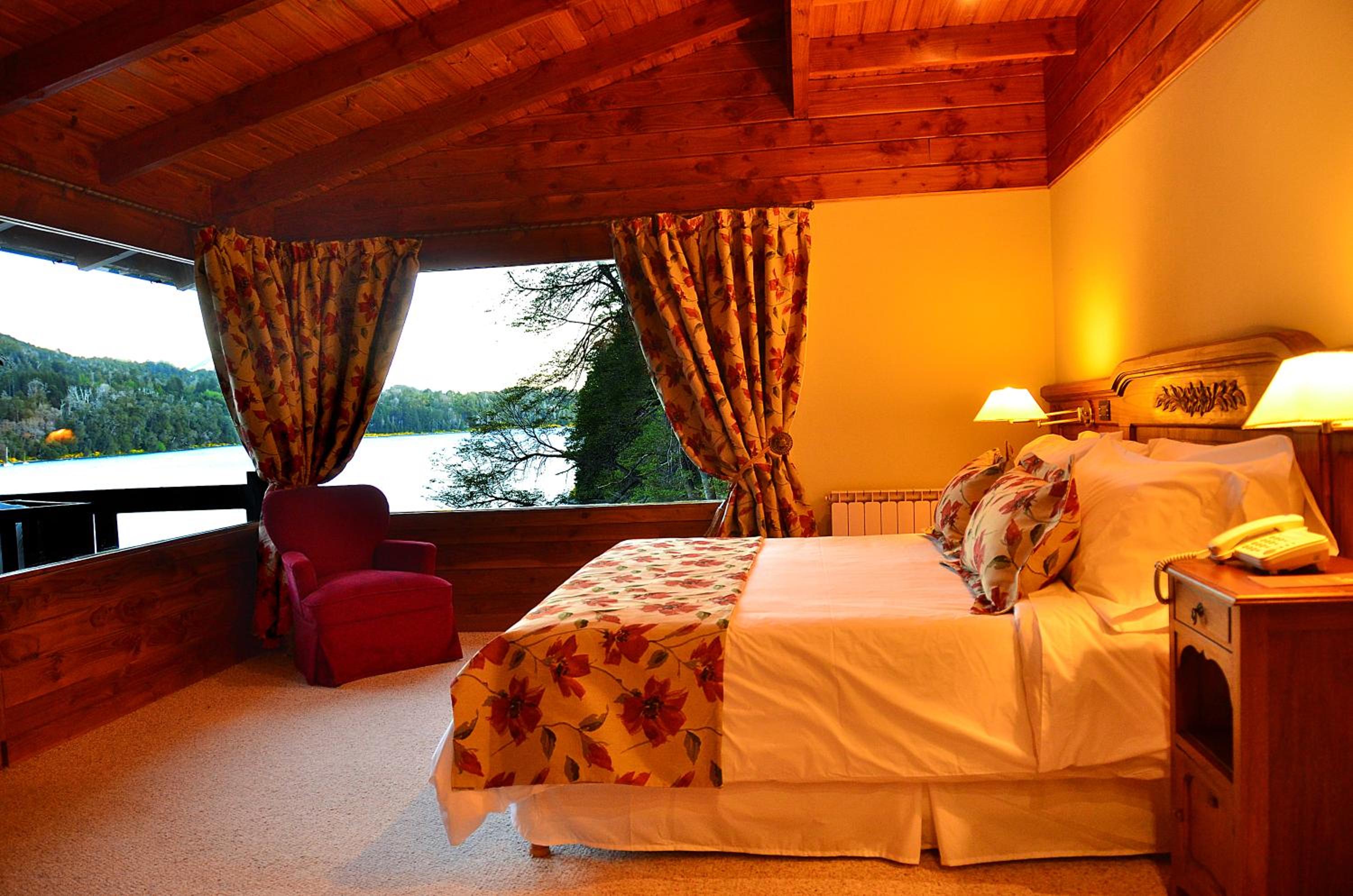 Dos Bahias Lake Resort