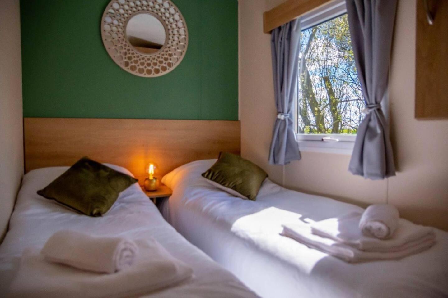 Tattershall Lakes Private Hot Tub Lodge - sleeps 6 view 3