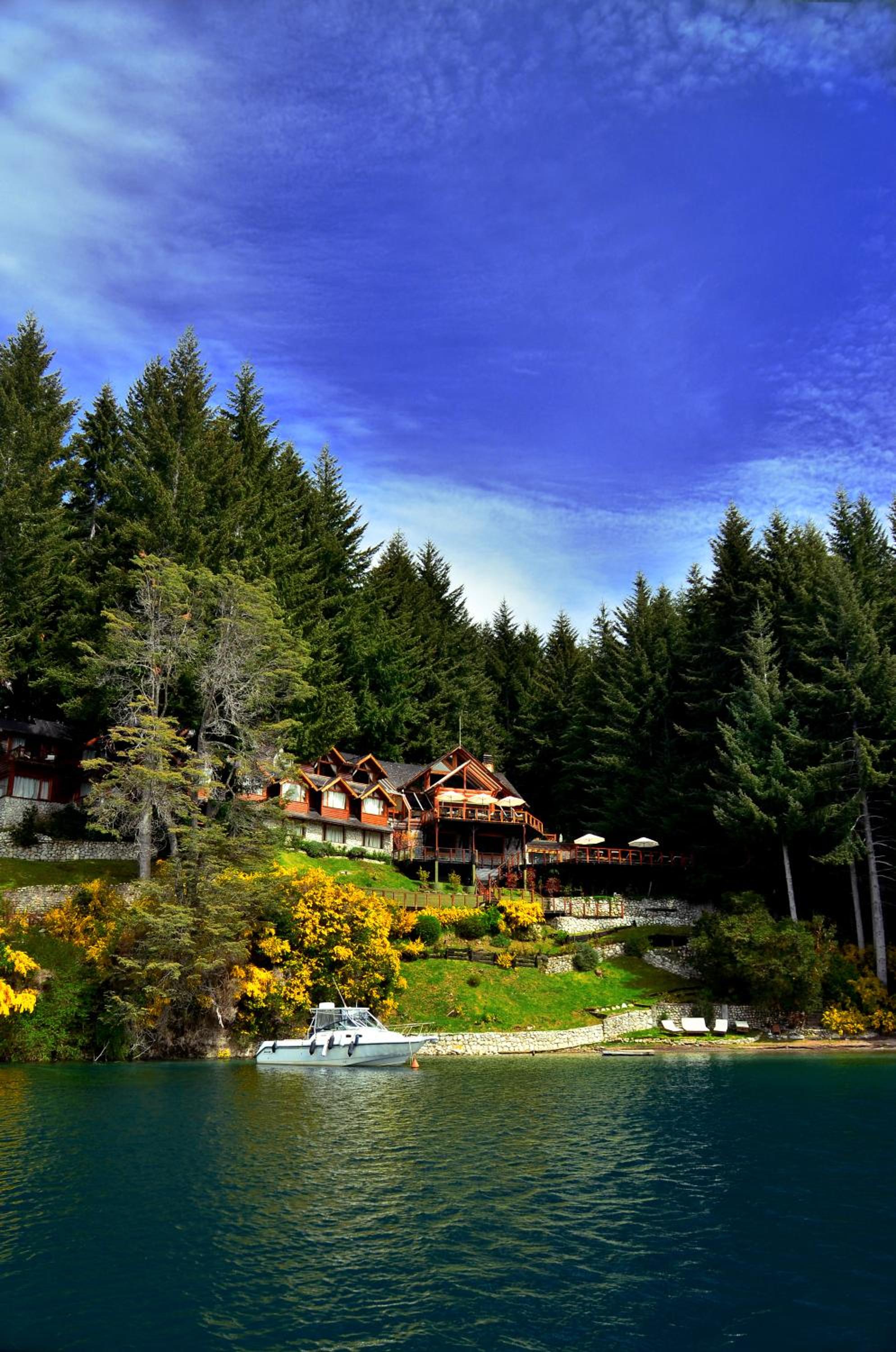 Hotel Dos Bahias Lake Resort