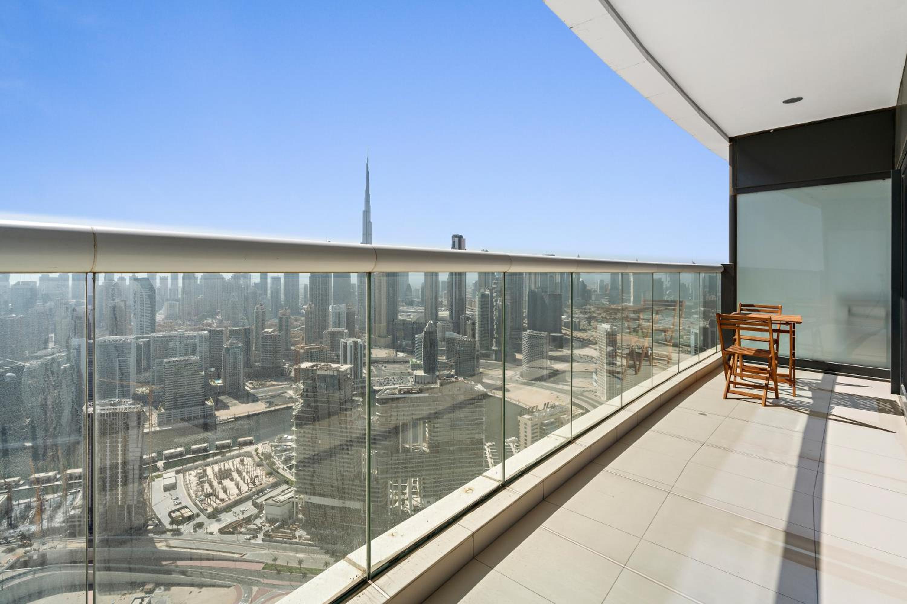 ALiving Luxury 1BR Paramount Tower Business bay with Burj Khalifa View 6203