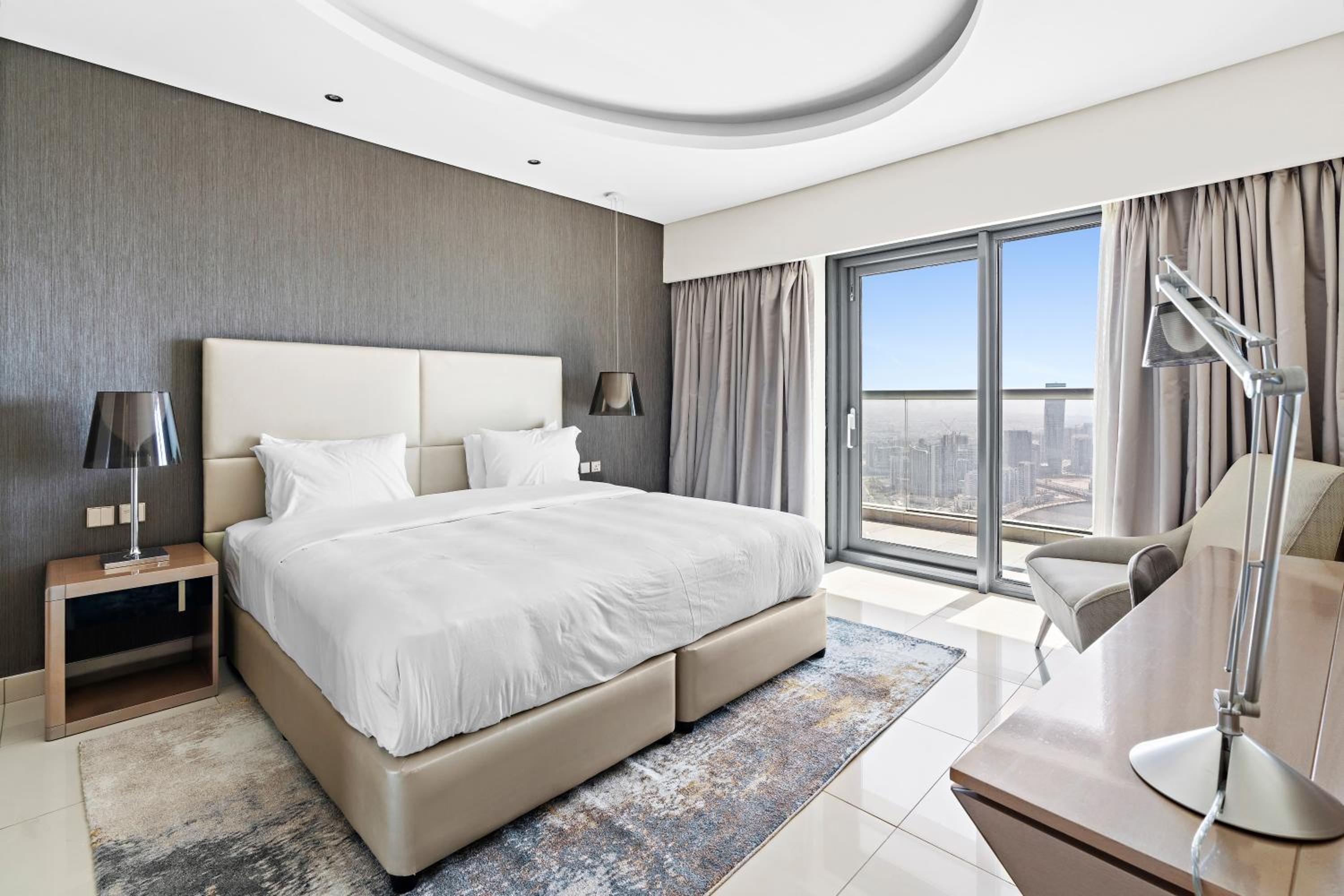 ALiving Luxury 1BR Paramount Tower Business bay with Burj Khalifa View 6203