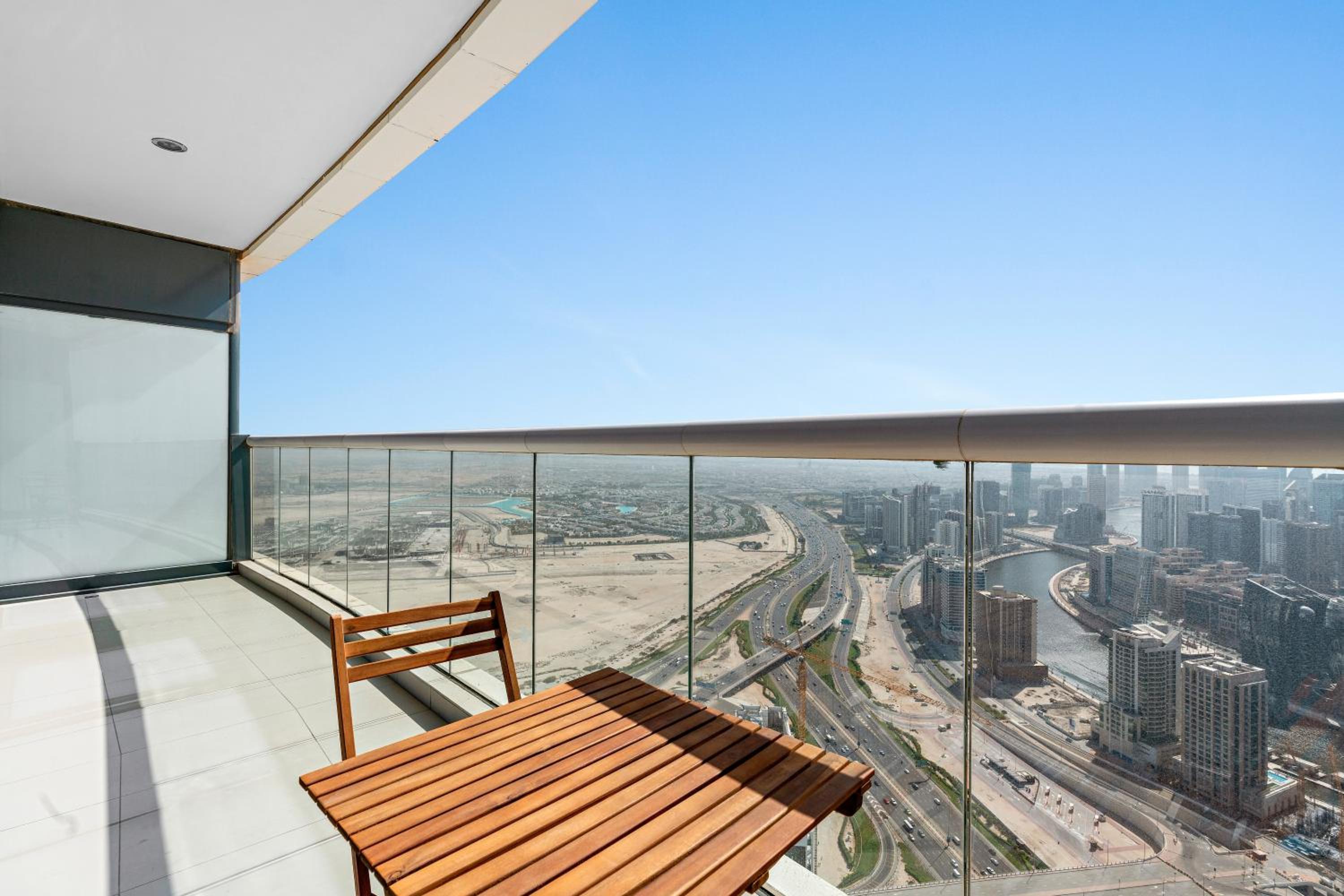 ALiving Luxury 1BR Paramount Tower Business bay with Burj Khalifa View 6203