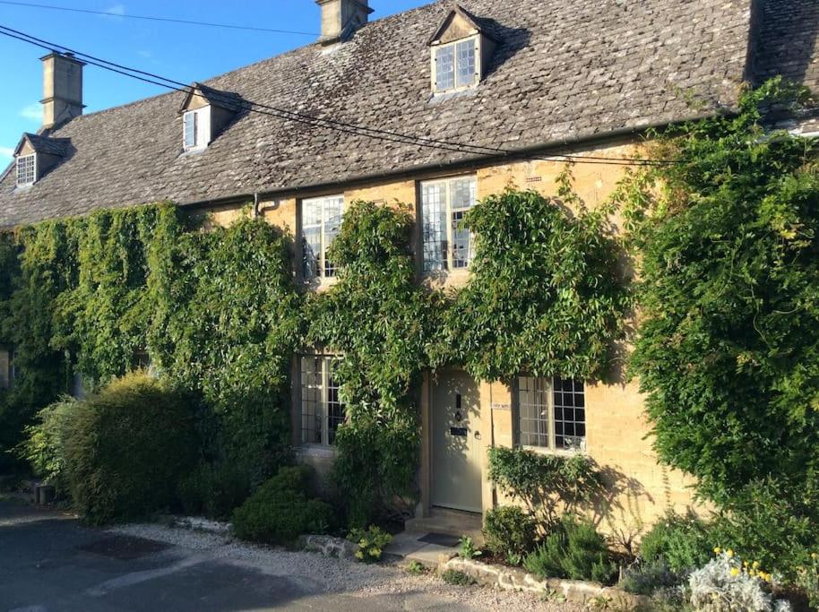 Beautiful grade 2 listed cotswold Stone Cottage view 4