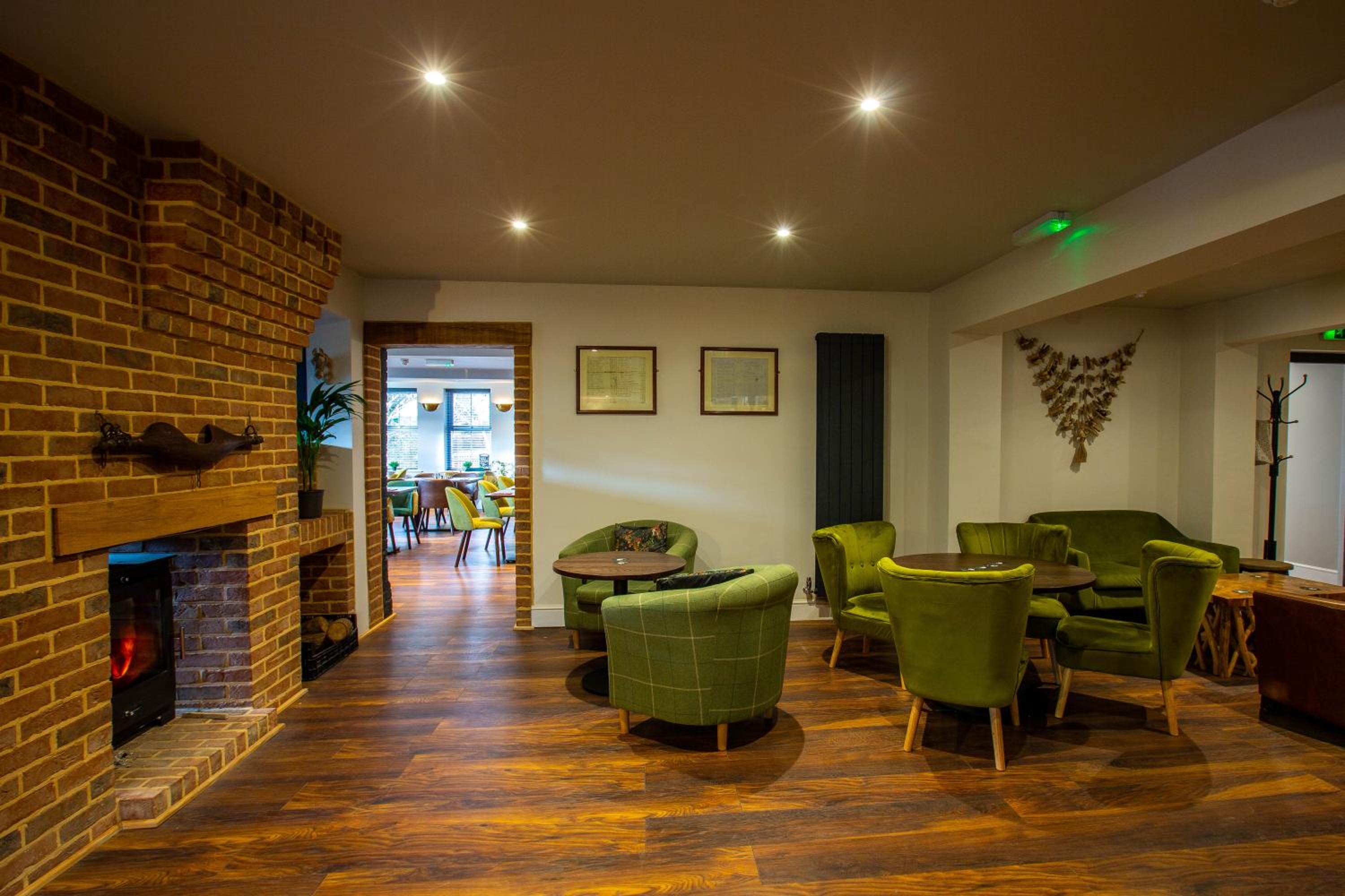 Woodfalls Inn
