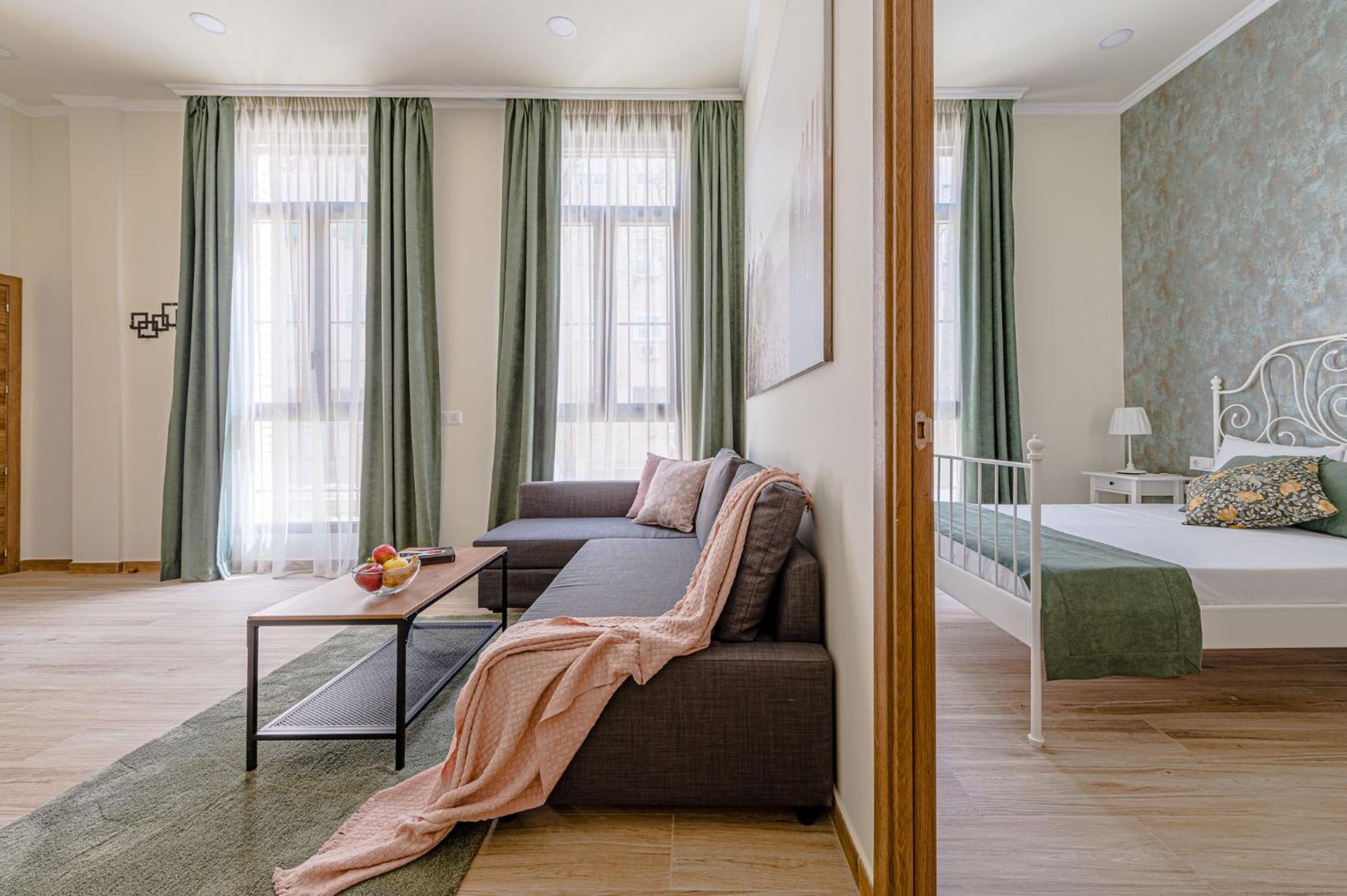 Simone Apartments