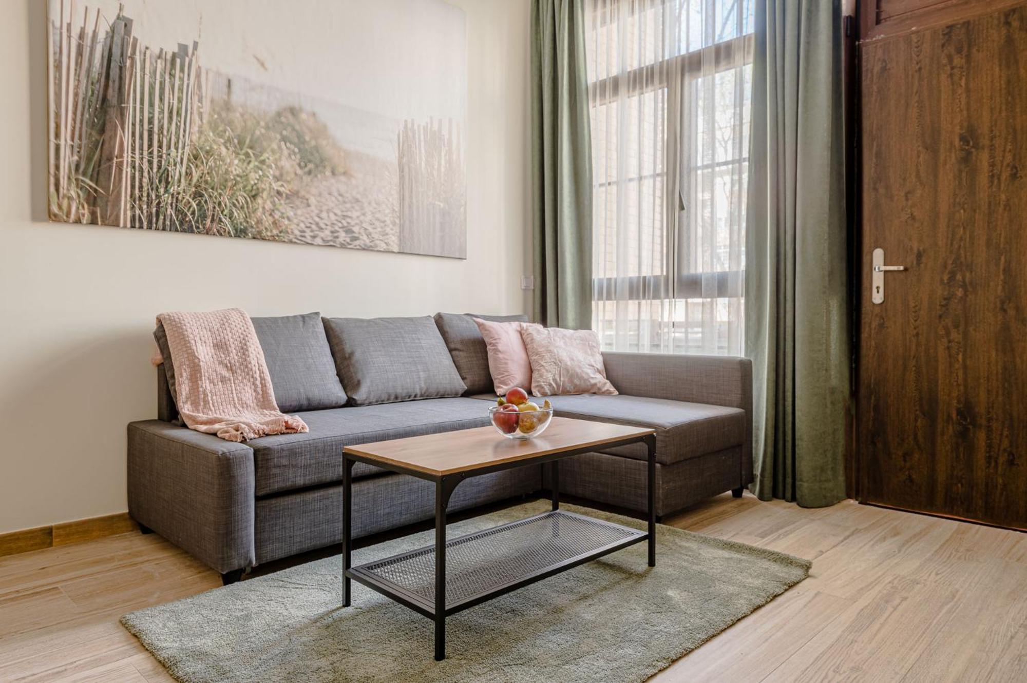 Simone Apartments