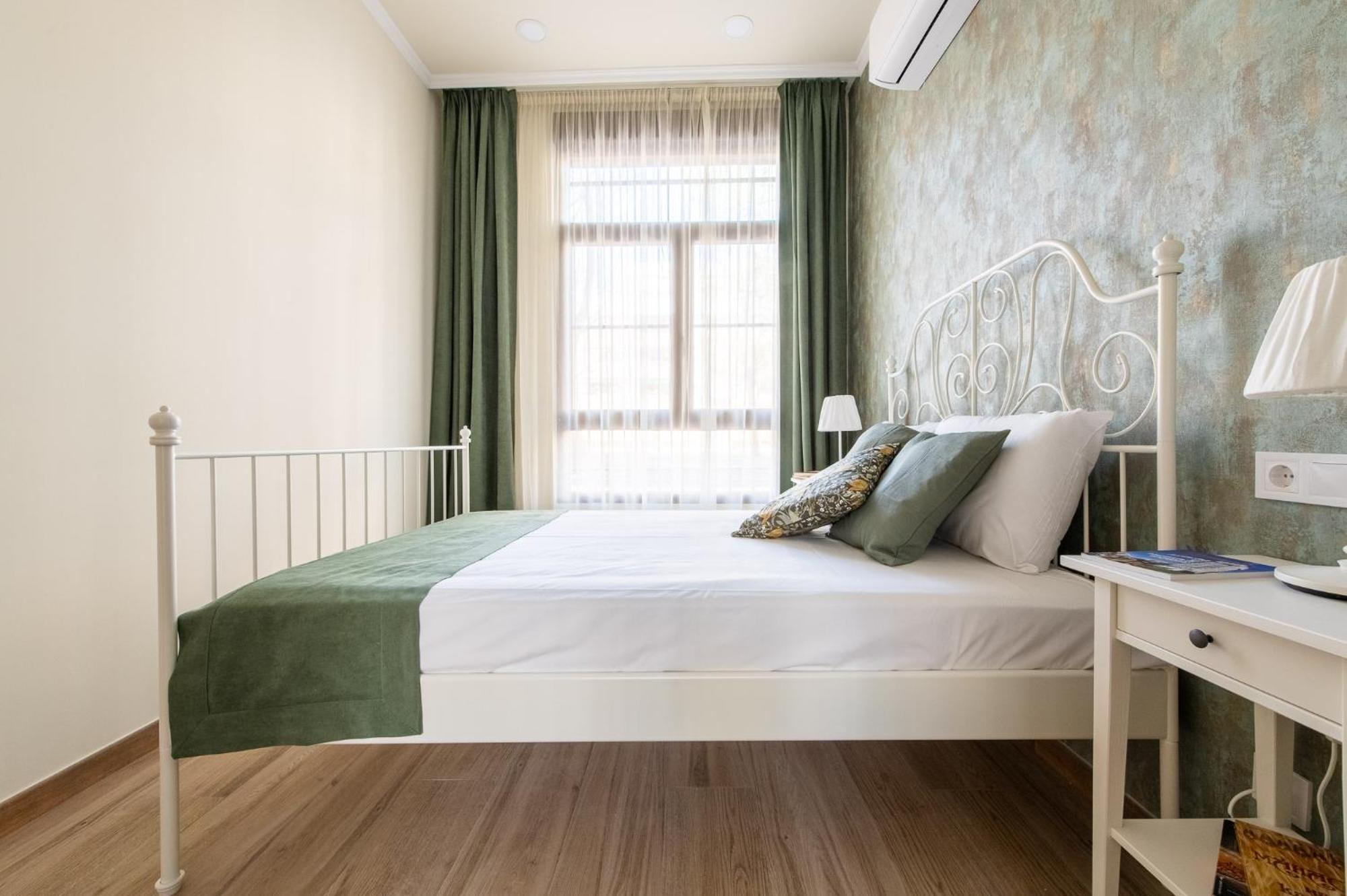 Simone Apartments