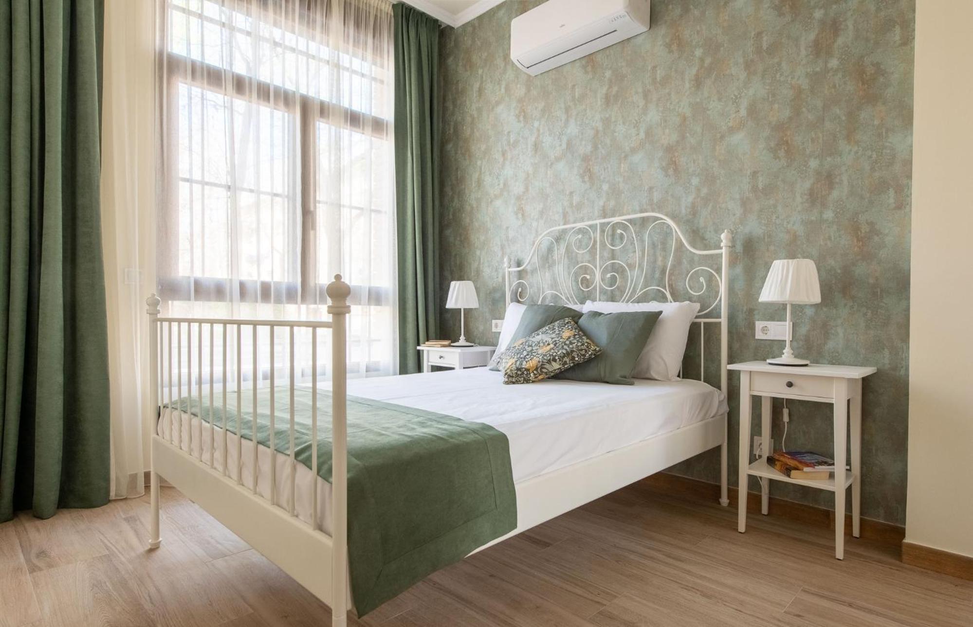 Simone Apartments