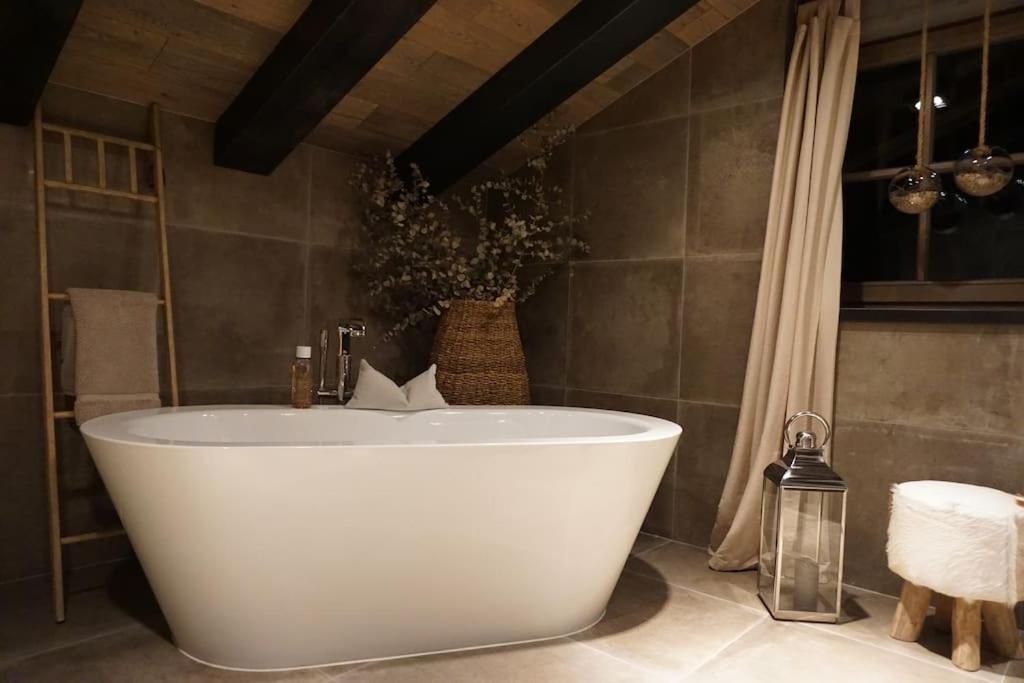 Chalet S - 5 Sterne Luxus Ferienhaus direkt am Eibsee und Zugspitze