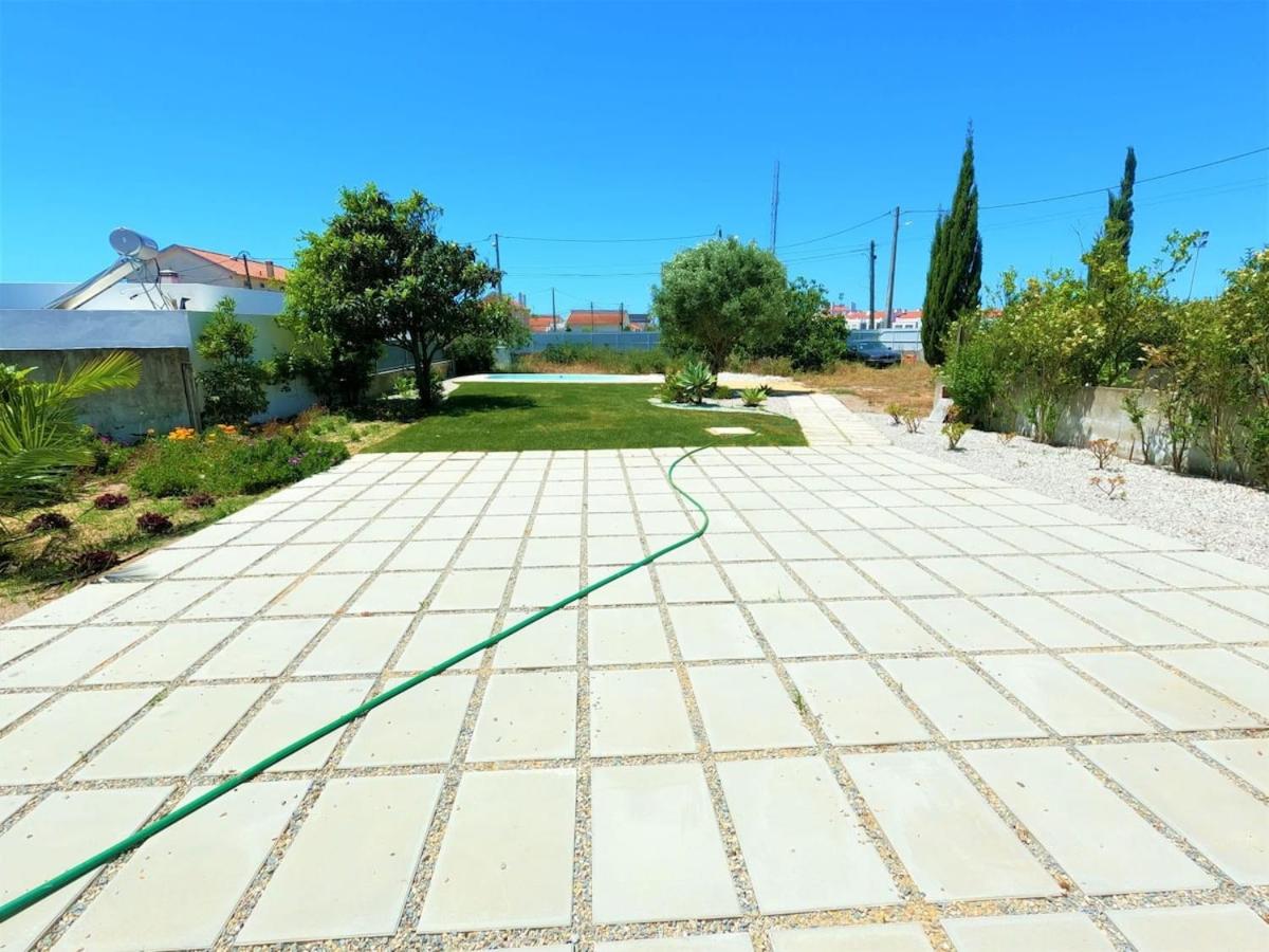 Caparica traditional V4 duplex apartment with pool Charneca da Caparica Lisboa view 3