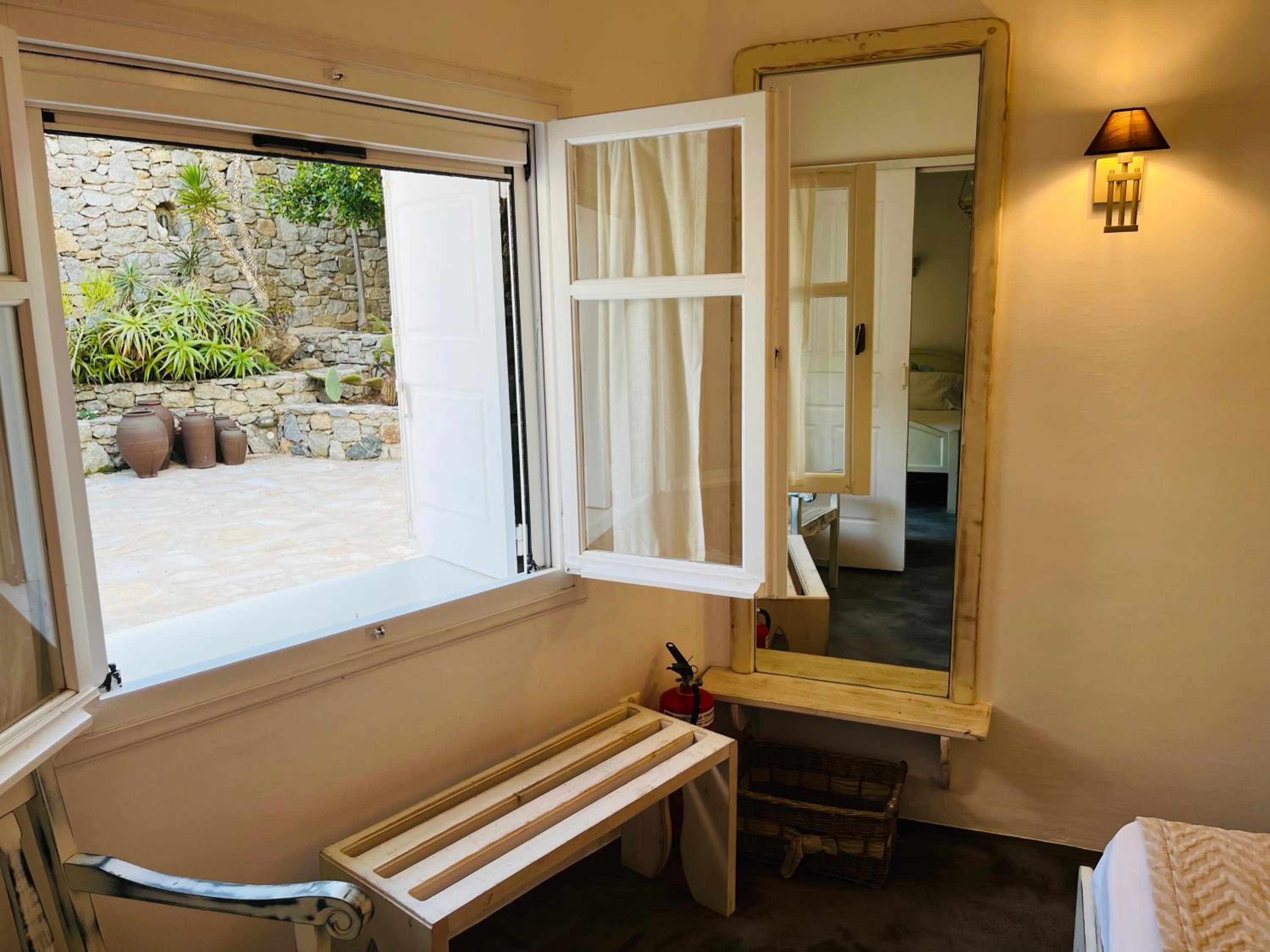 Navy Blue Suites en Ornos