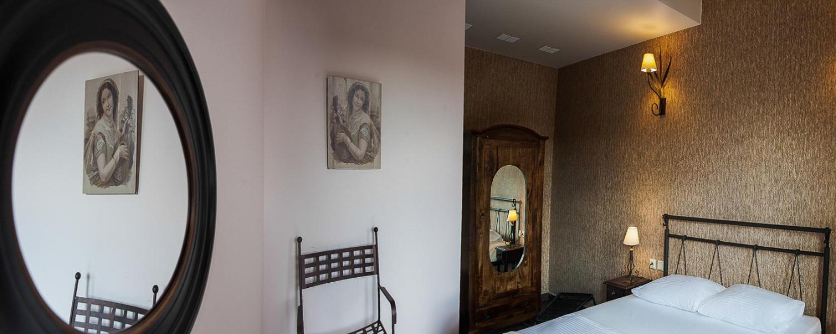 Polys Guest House